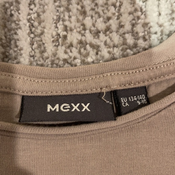 Girls 9-10 top - Picture 2 of 2